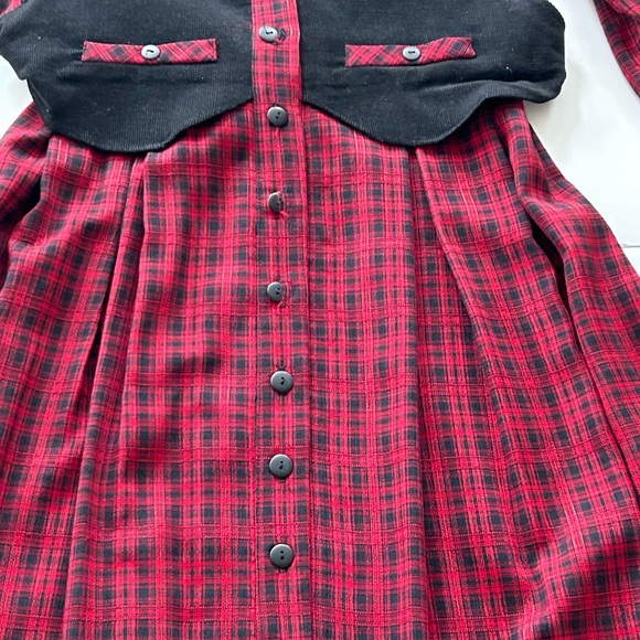 Vintage Expo Petite long dress size 10 
Made in USA
Faux vest - Picture 3 of 13